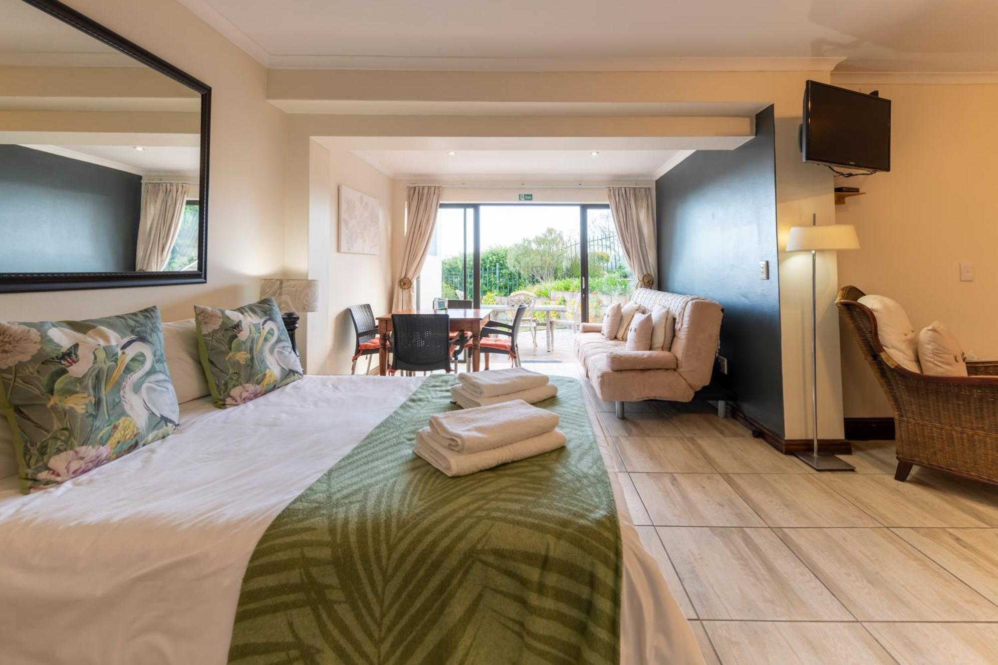 6 On Protea Bed & Breakfast Knysna Ngoại thất bức ảnh