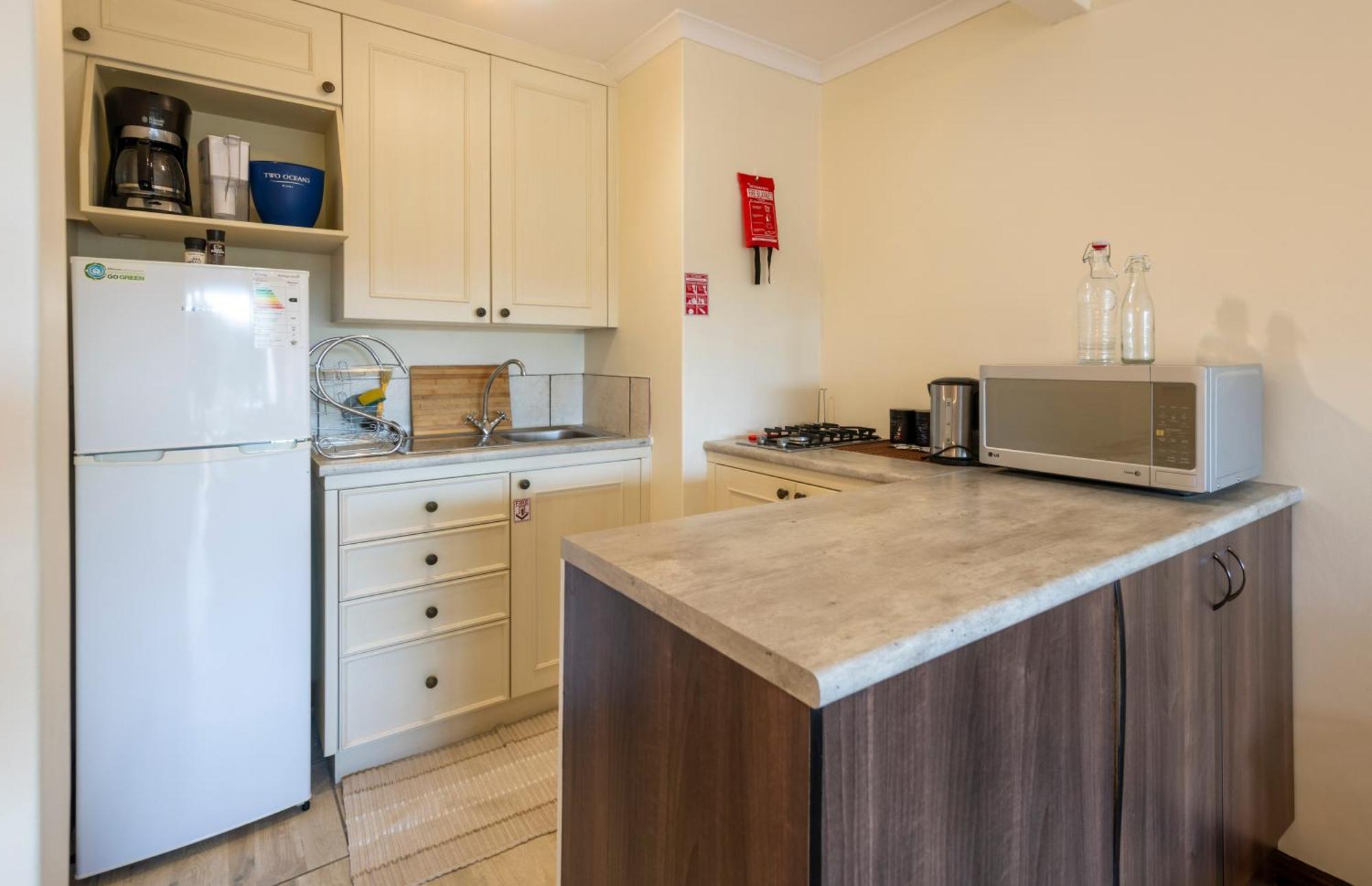 6 On Protea Bed & Breakfast Knysna Phòng bức ảnh